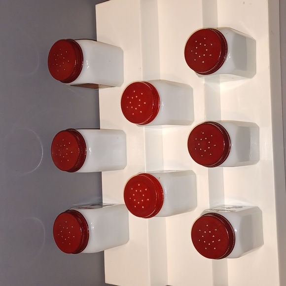 ORIGINAL Vintage Milk Glass Spice Jar / Shaker Set ~ Dutch Theme - Picture 5 of 11